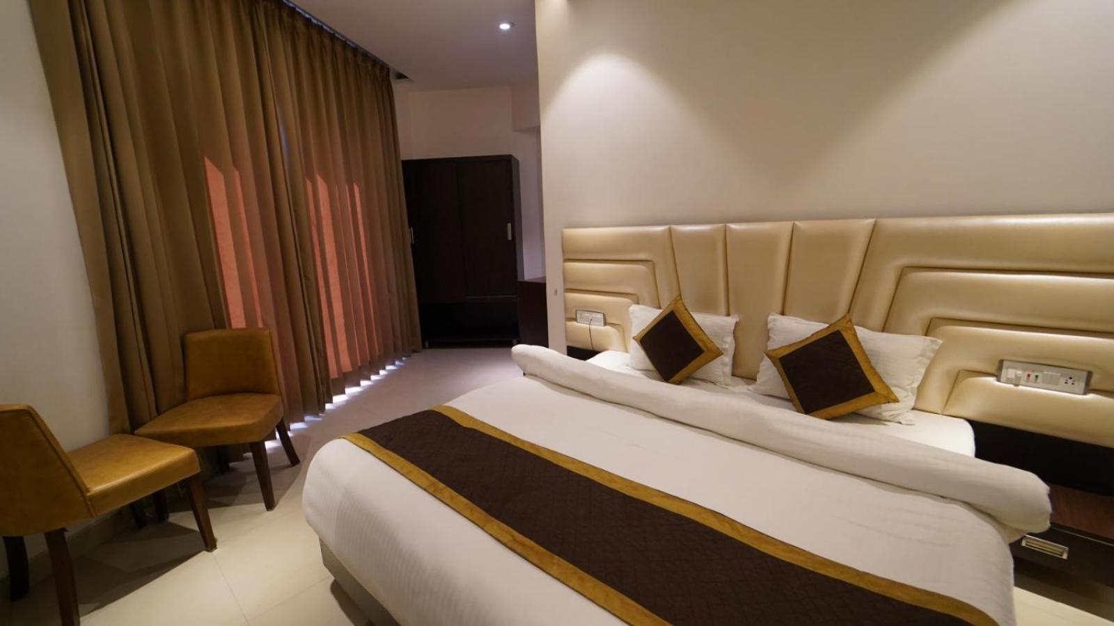Hotel Avi Inn Amritsar Exterior photo